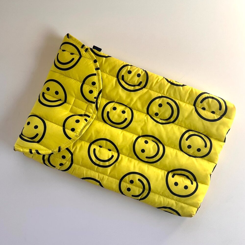 BAGGU Padded Smiley Face Laptop Sleeve